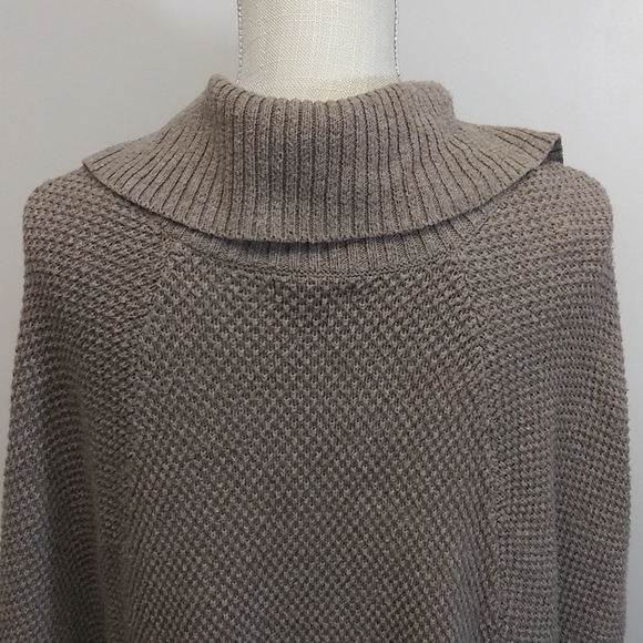 Gap Tan/Light Brown Knit Cape - Picture 11 of 12